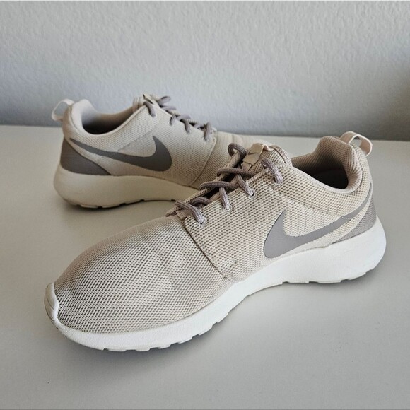 Nike | Roshe One 'Light Orewood Brown' Cream Sneaker, Womens 9.5 - Picture 3 of 8